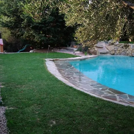 140 M2 Piscine Jardin 5 Personnes Et Un Bebe Villa