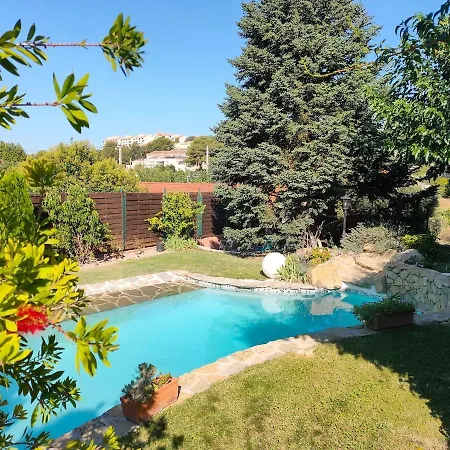 140 M2 Piscine Jardin 5 Personnes Et Un Bebe Villa