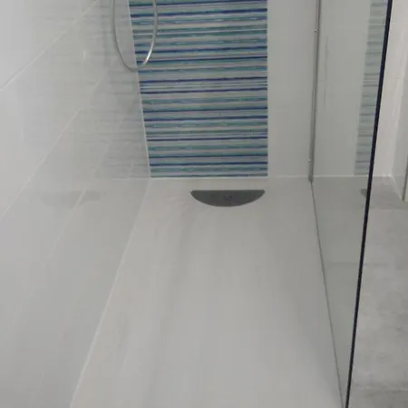 140 M2 Piscine Jardin 5 Personnes Et Un Bebe * Marseille
