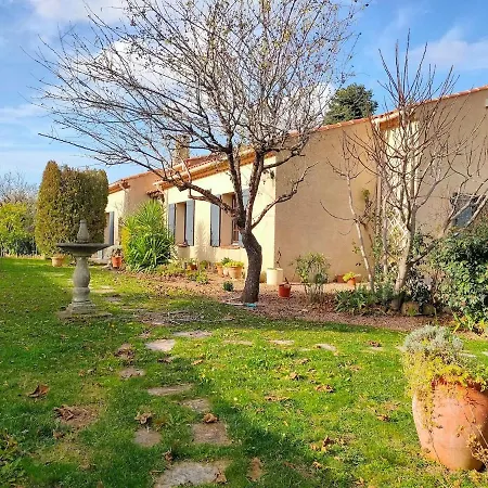 140 M2 Piscine Jardin 5 Personnes Et Un Bebe Villa Marseille