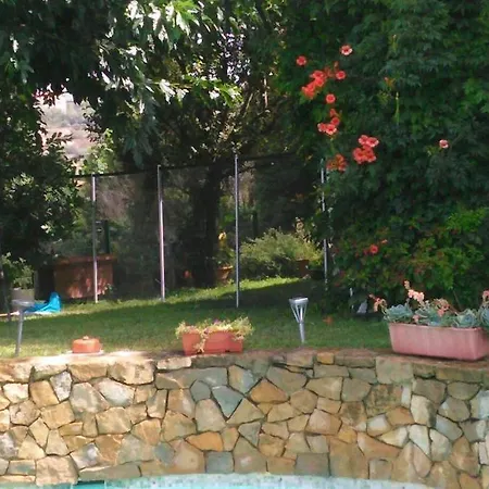 140 M2 Piscine Jardin 5 Personnes Et Un Bebe *