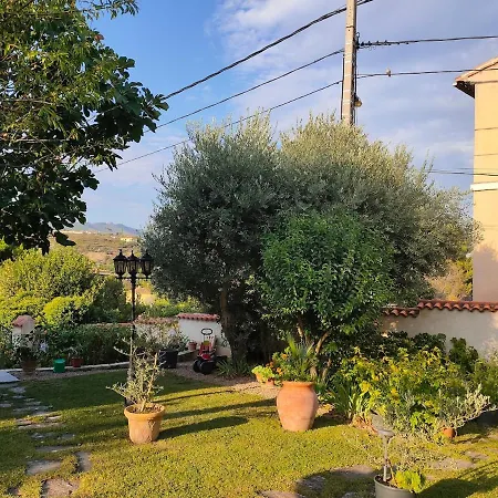140 M2 Piscine Jardin 5 Personnes Et Un Bebe