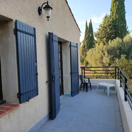 140 M2 Piscine Jardin 5 Personnes Et Un Bebe Marseille