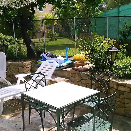 140 M2 Piscine Jardin 5 Personnes Et Un Bebe