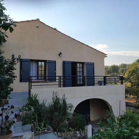 140 M2 Piscine Jardin 5 Personnes Et Un Bebe Marseille