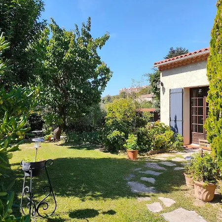 140 M2 Piscine Jardin 5 Personnes Et Un Bebe Villa