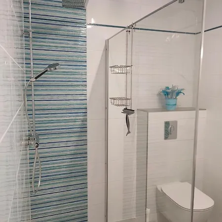 140 M2 Piscine Jardin 5 Personnes Et Un Bebe Villa Marseille
