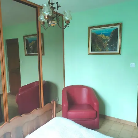 140 M2 Piscine Jardin 5 Personnes Et Un Bebe * Marseille