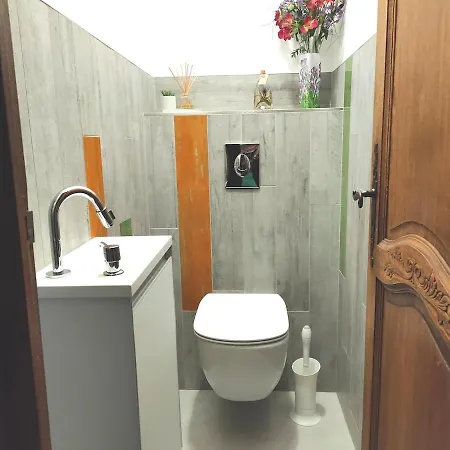 140 M2 Piscine Jardin 5 Personnes Et Un Bebe Marseille