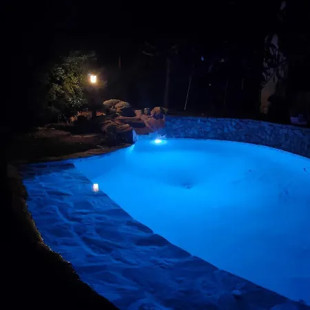 140 M2 Piscine Jardin 5 Personnes Et Un Bebe