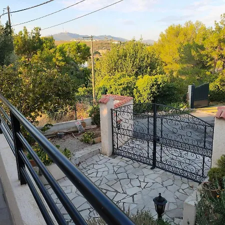 140 M2 Piscine Jardin 5 Personnes Et Un Bebe *
