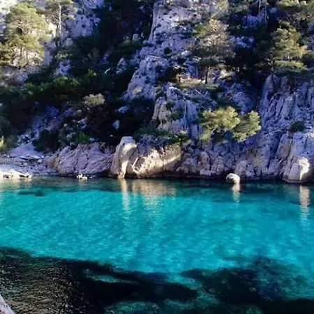 140 M2 Piscine Jardin 5 Personnes Et Un Bebe Villa Marseille