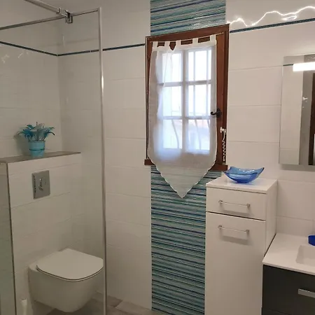 140 M2 Piscine Jardin 5 Personnes Et Un Bebe Villa