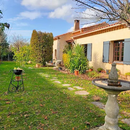 140 M2 Piscine Jardin 5 Personnes Et Un Bebe Villa