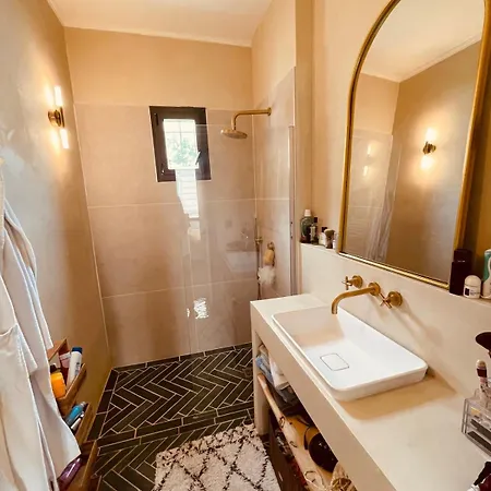 House With Patio In Camas Апартаменты *