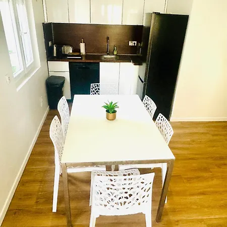 Jolie Maison Individuelle 50 M2 ,design Et Climatisee, Confort, Wifi, Terasse Privee , 5 Min Et Autoroute, Stationnement Gratuit Ferienhaus Marseilles