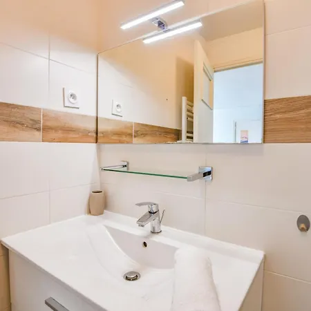 3 Ch Avec Balcon A La Joliette Apartman Marseille