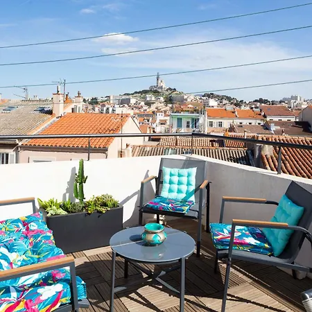 Maison De Moderne Avec Toit Terrasse Et Vue Villa