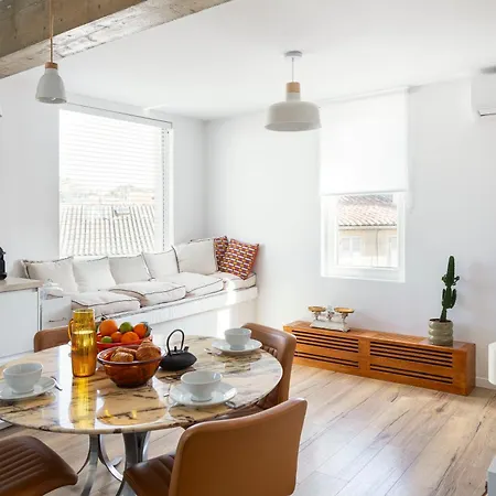 Maison De Moderne Avec Toit Terrasse Et Vue *