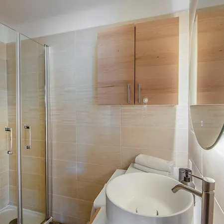 Appartement Beautiful Of 65 M2 In The 8th