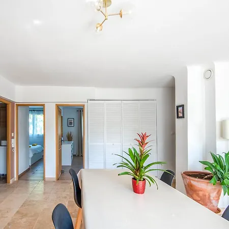Beautiful Of 65 M2 In The 8th Marseille