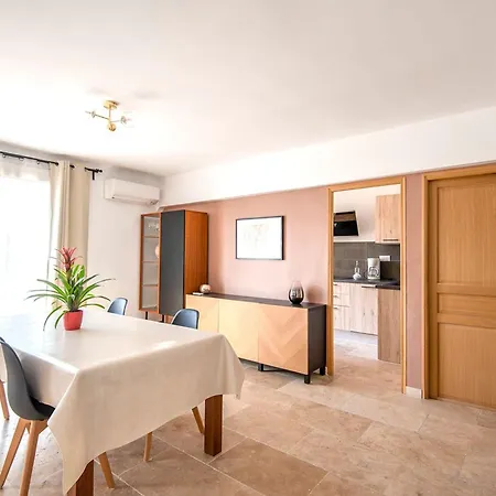 Beautiful Of 65 M2 In The 8th * Marseille