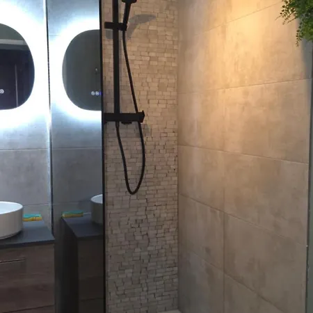 Le Letizia-wifi-netflix-balcon-friche Belle De Mai Urban Nestconciergerie Apartment Marseille