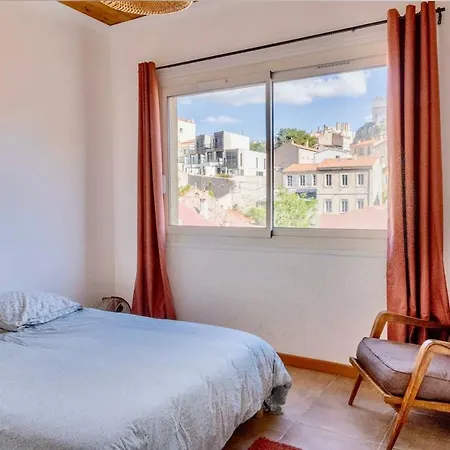 Bright, Vintage-style Apartment Marseille