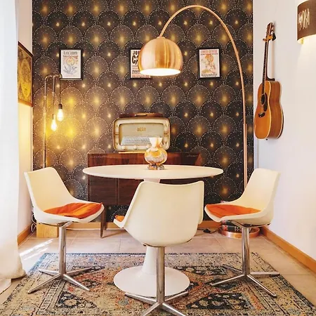 Apartment Bright, Vintage-style