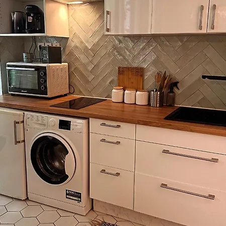 Grand T1 De 38 M2 Au Design épurée * Marseille