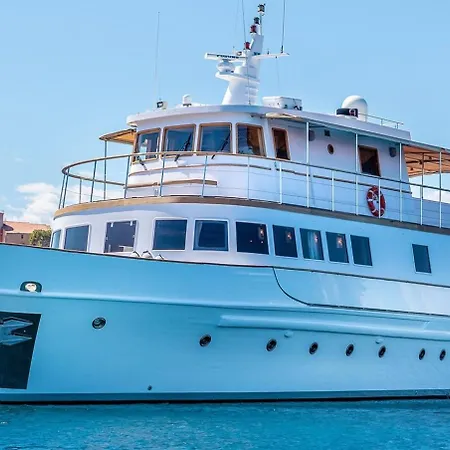 Nuitee Sur Un Yacht D'exception Face Au Mucem, Au Coeur Du Vieux-port Πλωτό κατάλυμα *