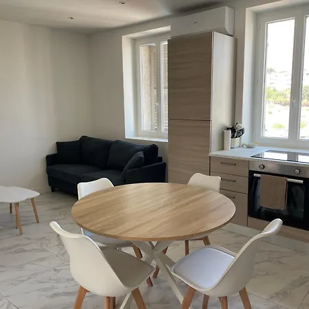 Apartament T3, Wi-fi ,climatise 2eme Etage Et Dernier Etage *