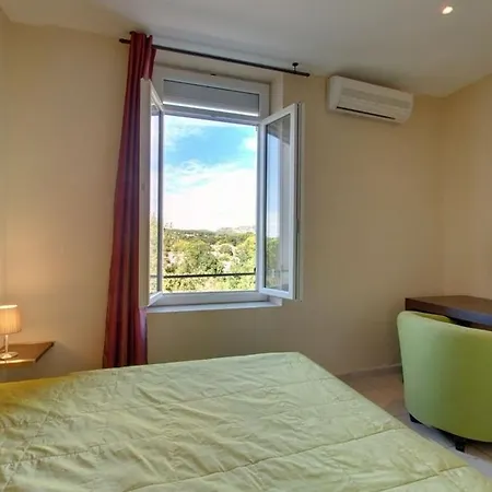 La Maillane Otel