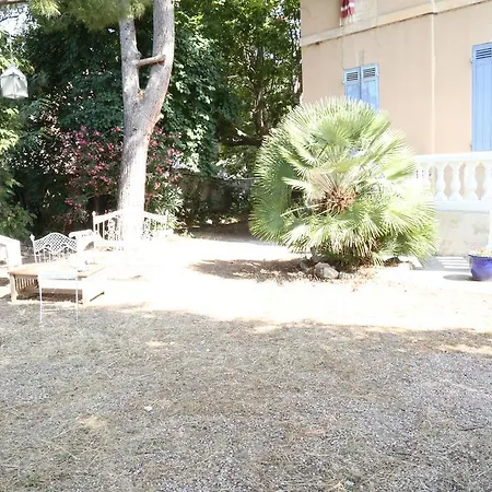Maison D'Hotes La Bastide Bleue Гостевой дом *