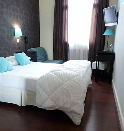 Lutetia Hotel 2*