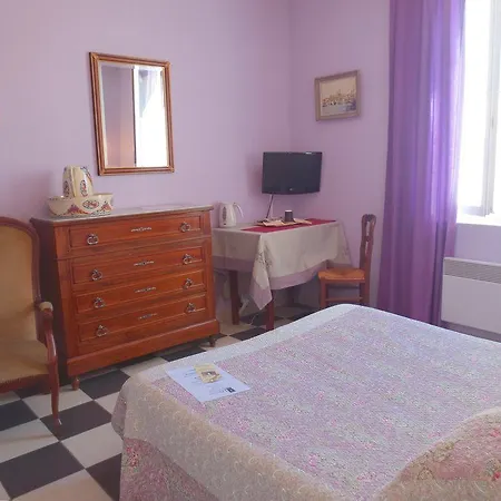 Hotel L'oustau 3*