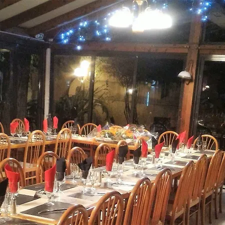 Logis Les Cigalons Отель 2*