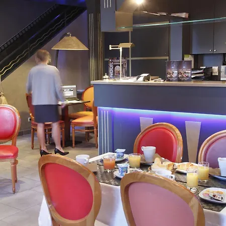 Adonis Vieux Port – Du Palais 3*