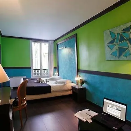 Adonis Vieux Port – Du Palais Hotel
