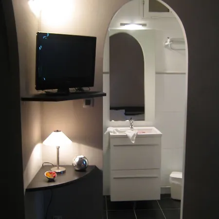 Hotel L'eau Des Collines 2*