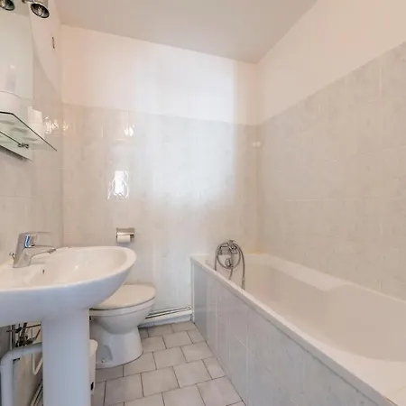 Hotel Du Rocher 2*