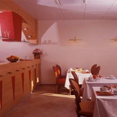 Adonis Vieux Port – Du Palais Hotel 3*