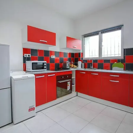 With 2 Bedrooms In Marseille, With Terrace And Wifi - 5 Km F Apartment