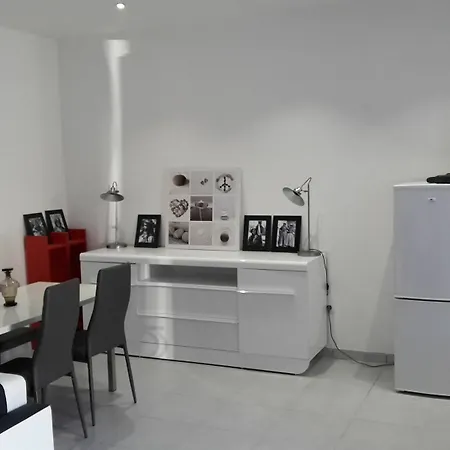 With 2 Bedrooms In Marseille, With Terrace And Wifi - 5 Km F