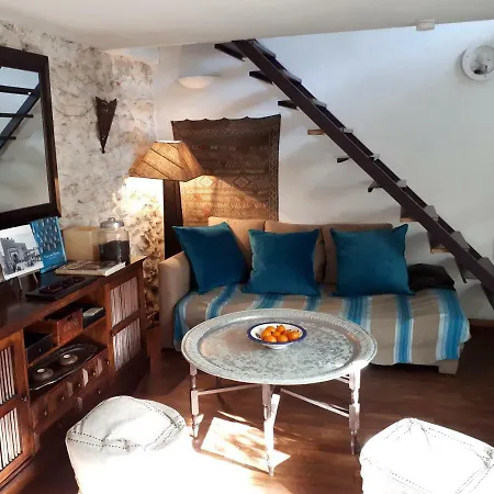Maison De