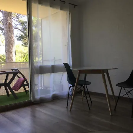 Le Petit Marseillais Apartment *
