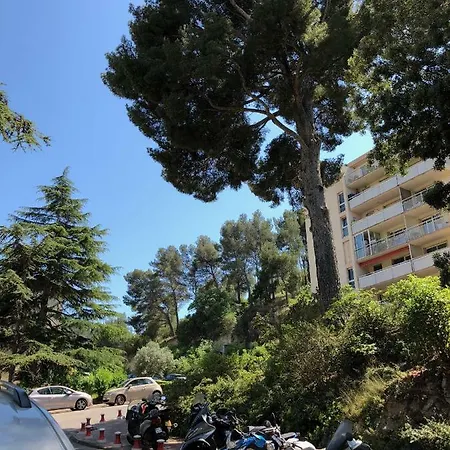 Le Petit Marseillais Apartment *