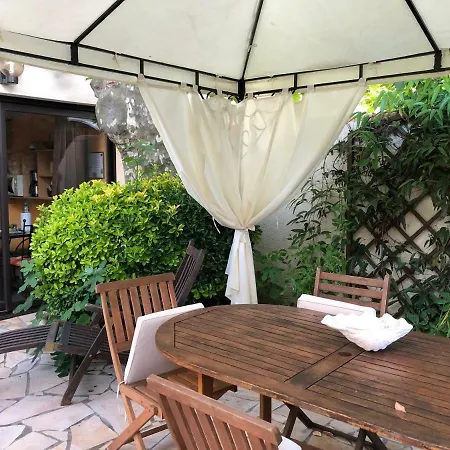 Oda ve Kahvaltı La Palmeraie Marsilya