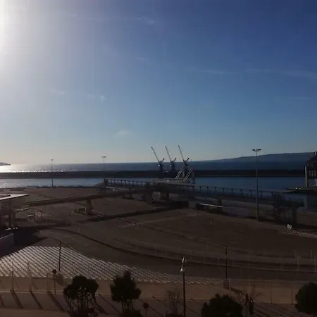 Les Quais Du Port Apartment *
