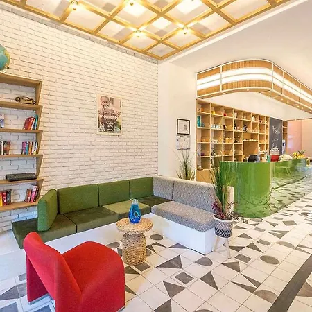 Greet Centre Saint Charles Hotel 2*